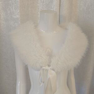 Gemma Layne Elegant White Faux Fur Shawl Shoulder Caplet Cape Tie Front New